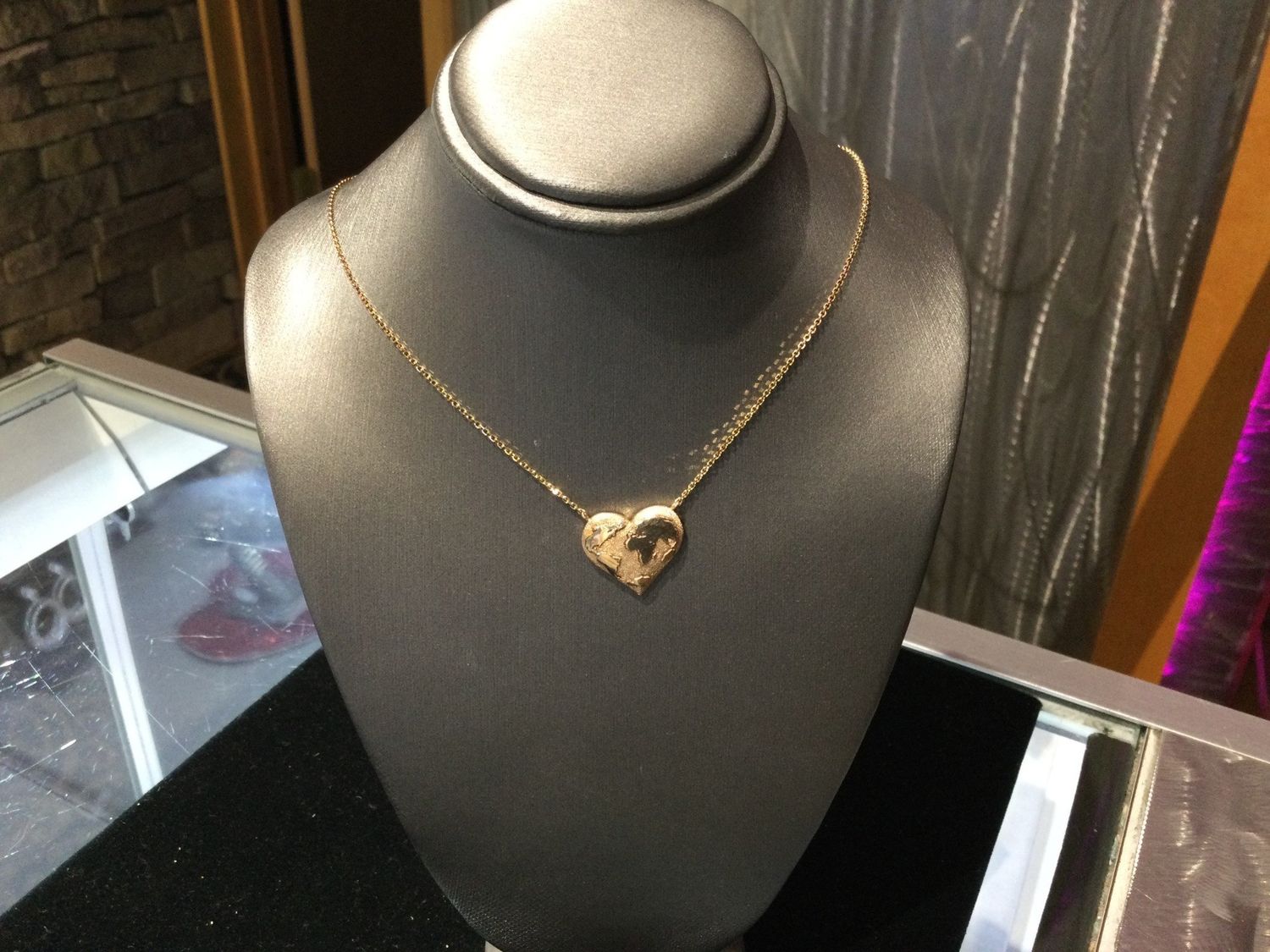 14k Gold World Heart Necklace with D/C Cable Chain