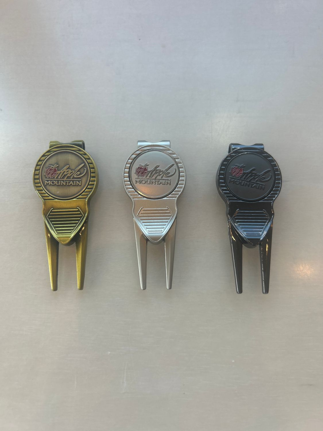 Apple Mountain Golf Divot Tool