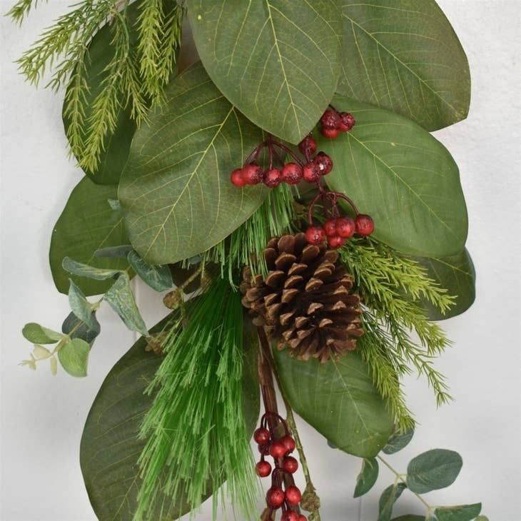 60” Estate Magnolia/Pine/Berry Garland | default