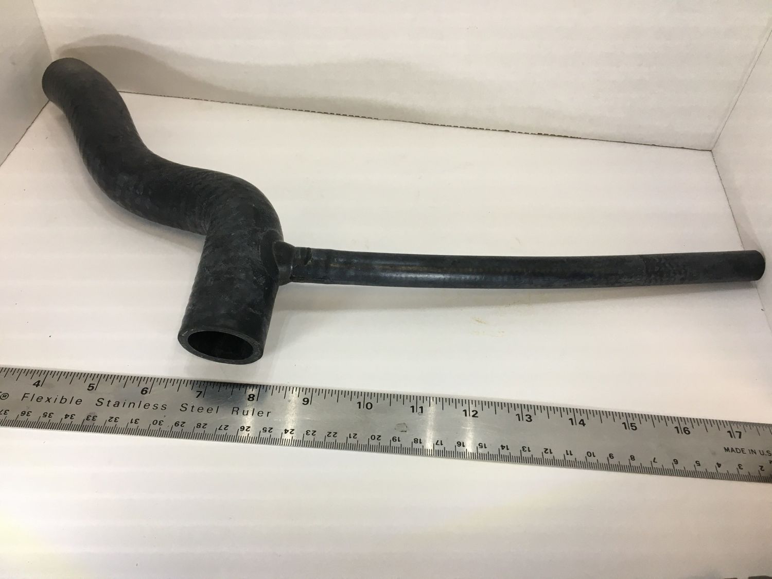 MGB 72-74 LOWER RAD HOSE | HORADGRH498