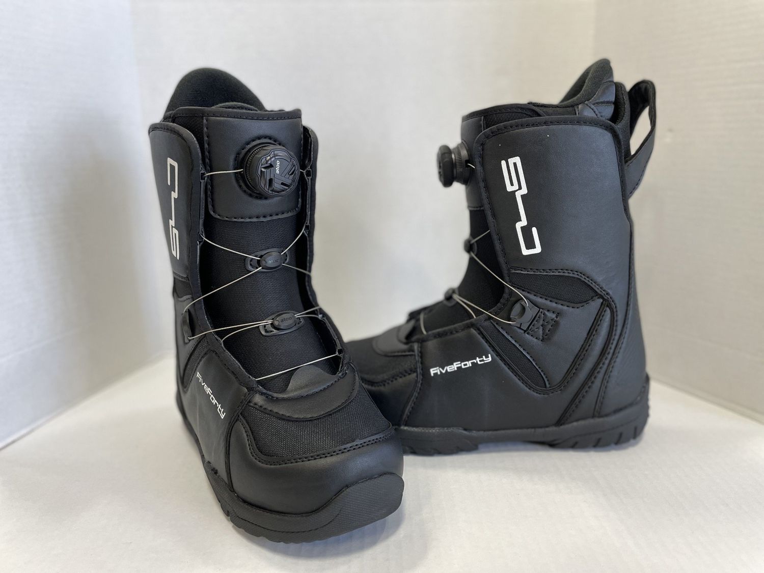 ROGUE SNOWBOARD BOOTS W/ REEL KNOB LACING