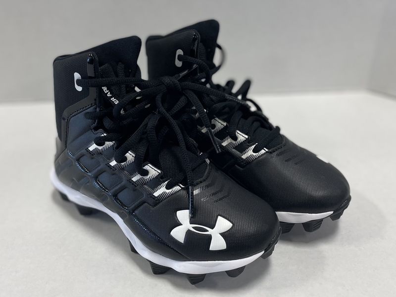 UNDER ARMOUR FB CLEAT BLK/WHT SIZE Y13