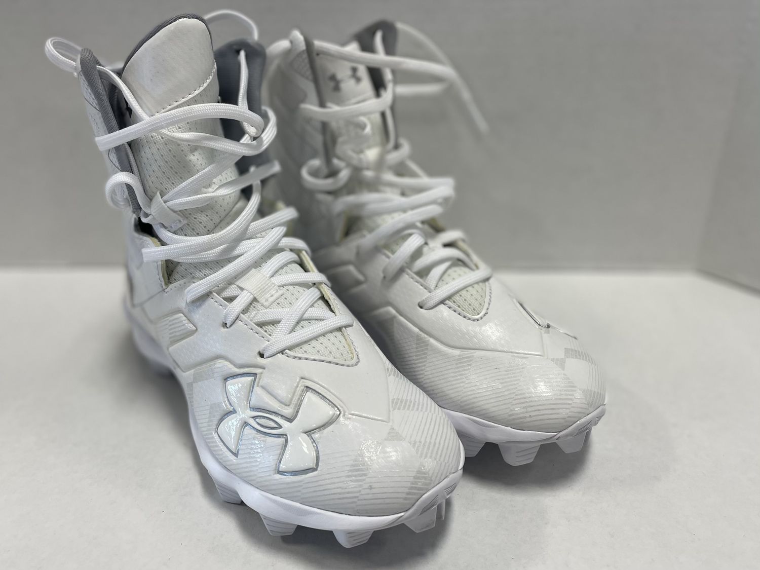 UNDER ARMOUR HIGHLIGHT FB CLEAT WHT SIZE 2.5