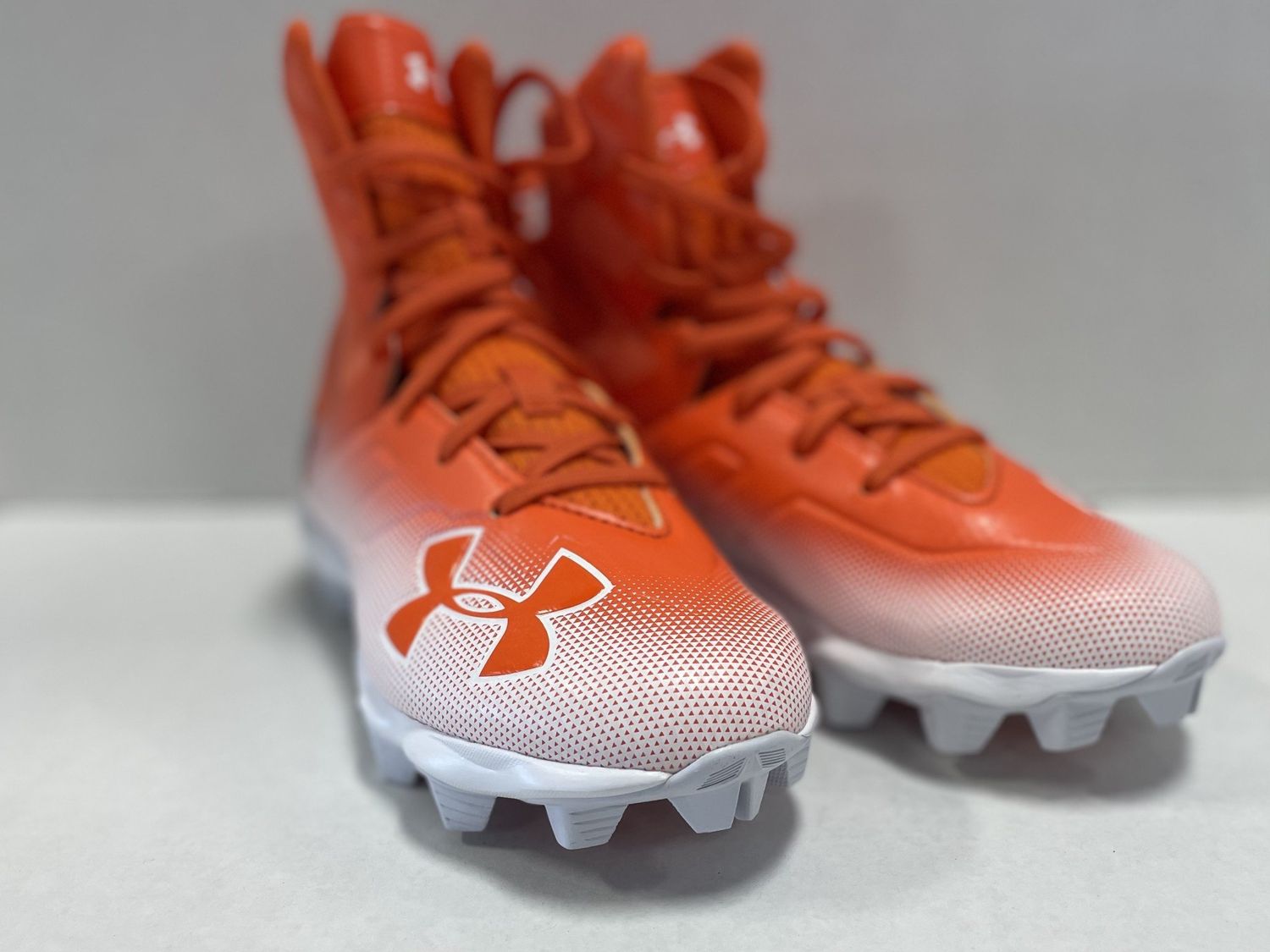 UNDER ARMOUR HIGHLIGHT FB CLEAT ORG/WHT SIZE 3.5