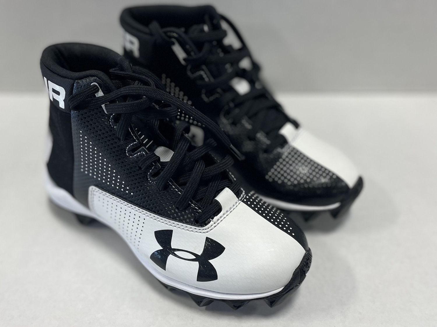UNDER ARMOUR FOOTBALL CLEAT BLK/WHT SIZE 1