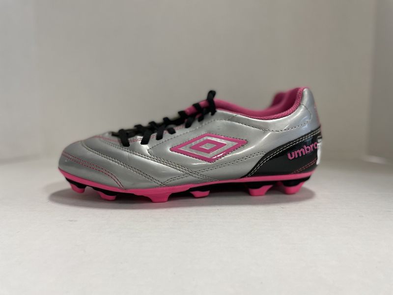 UMBRO SOCCER SHOE SIL/PNK SZ 7.5