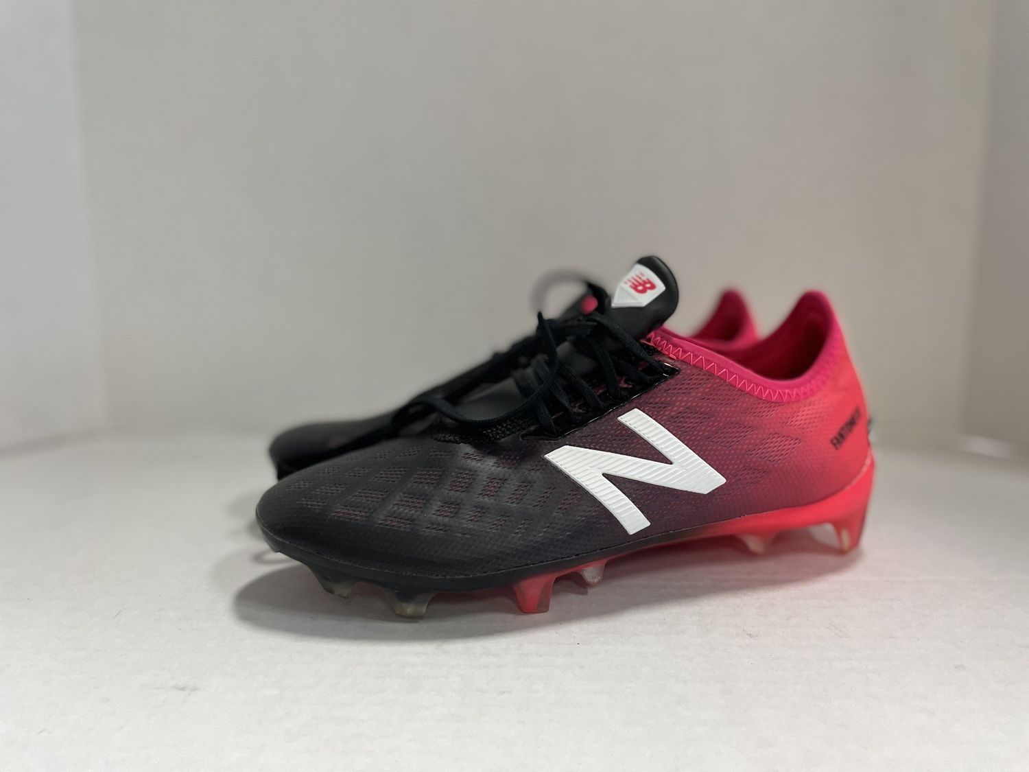 NEW BALANCE SOCCER SHOE PNK/BLK SZ 4