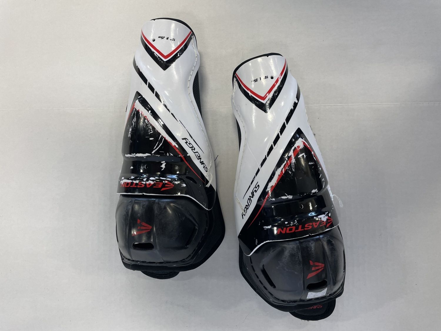 EASTON SYNERGY SHIN GUARD 10&quot;