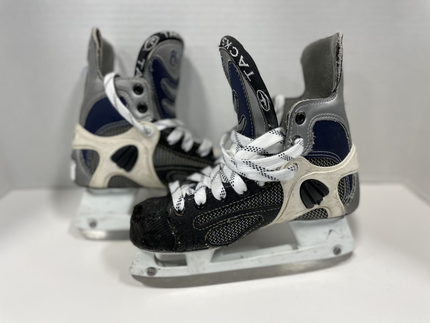 CCM TACKS 852 SKATE SZ 2