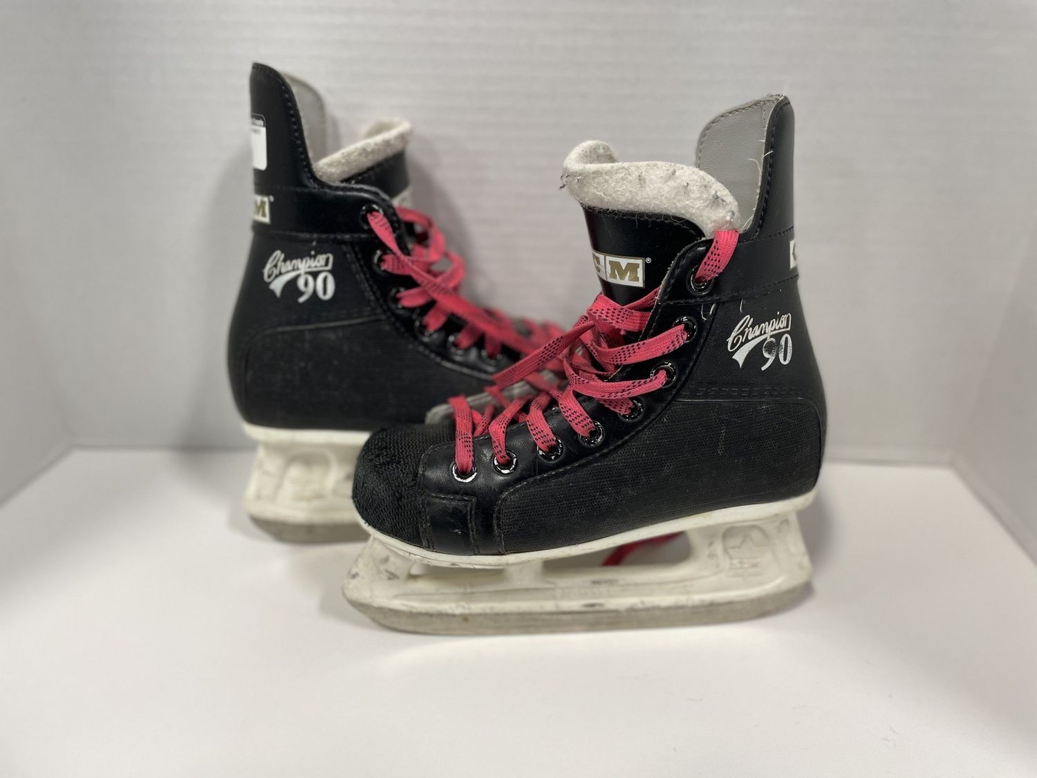 CCM CHAMPION SKATE SZ 2