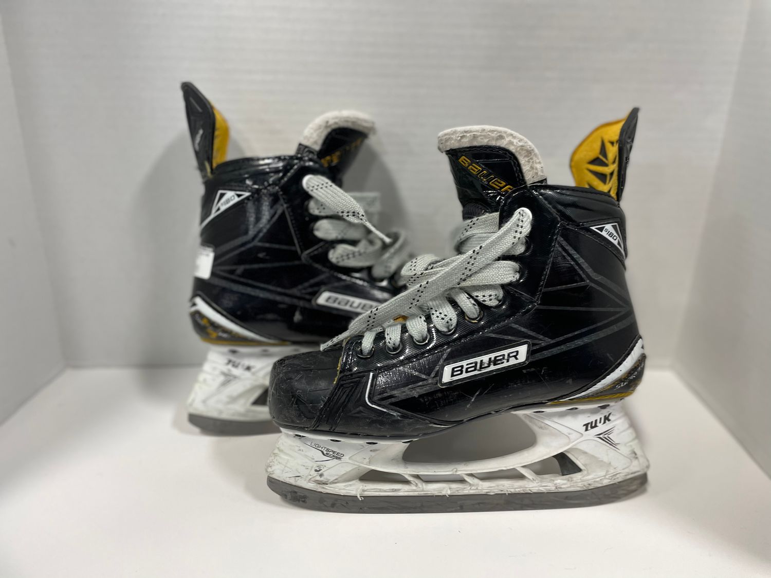 BAUER SUPREME S180 SKATE SZ 5.5