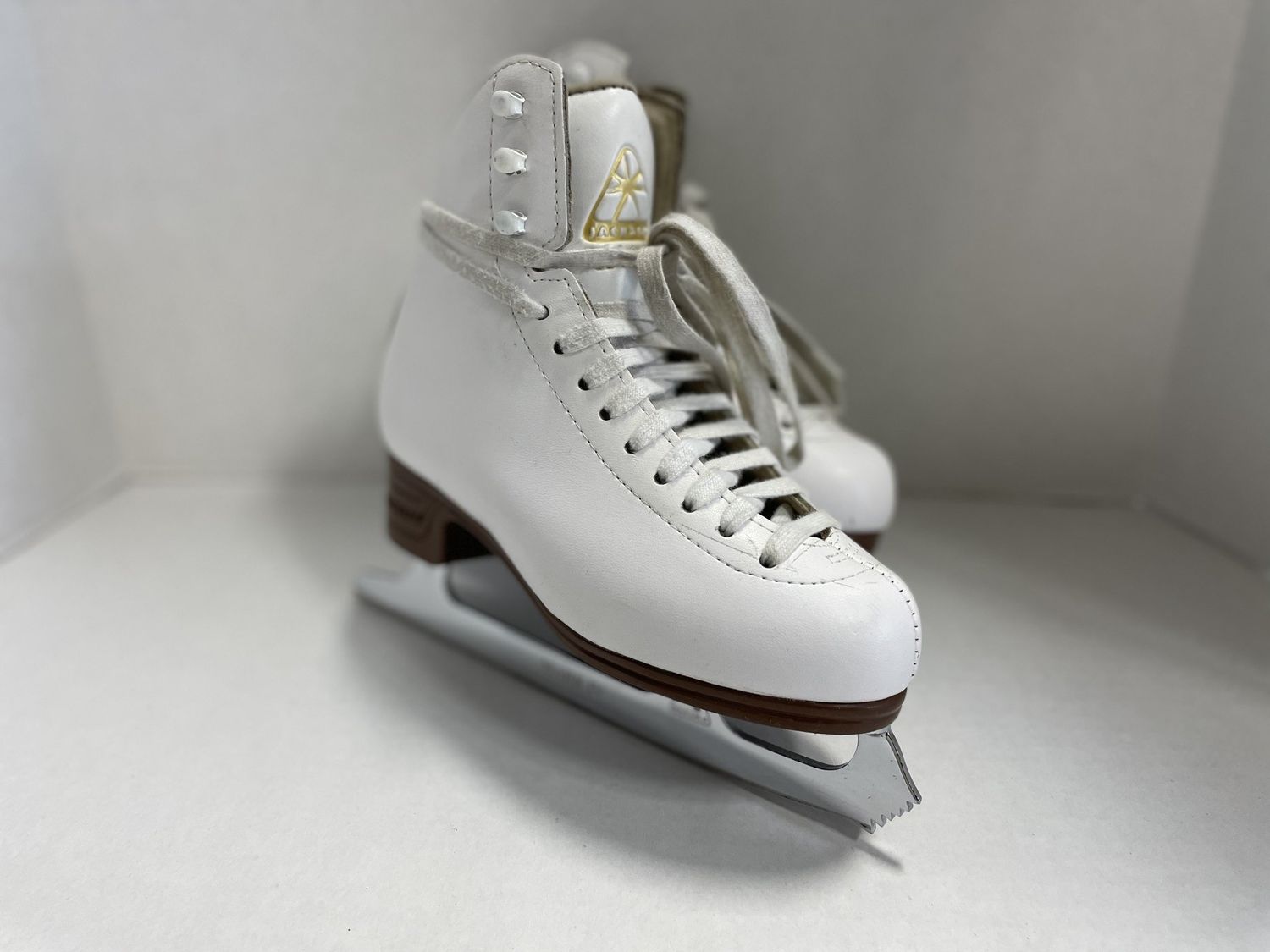JACKSON ARTISTE FIGURE SKATE SZ Y1.5C