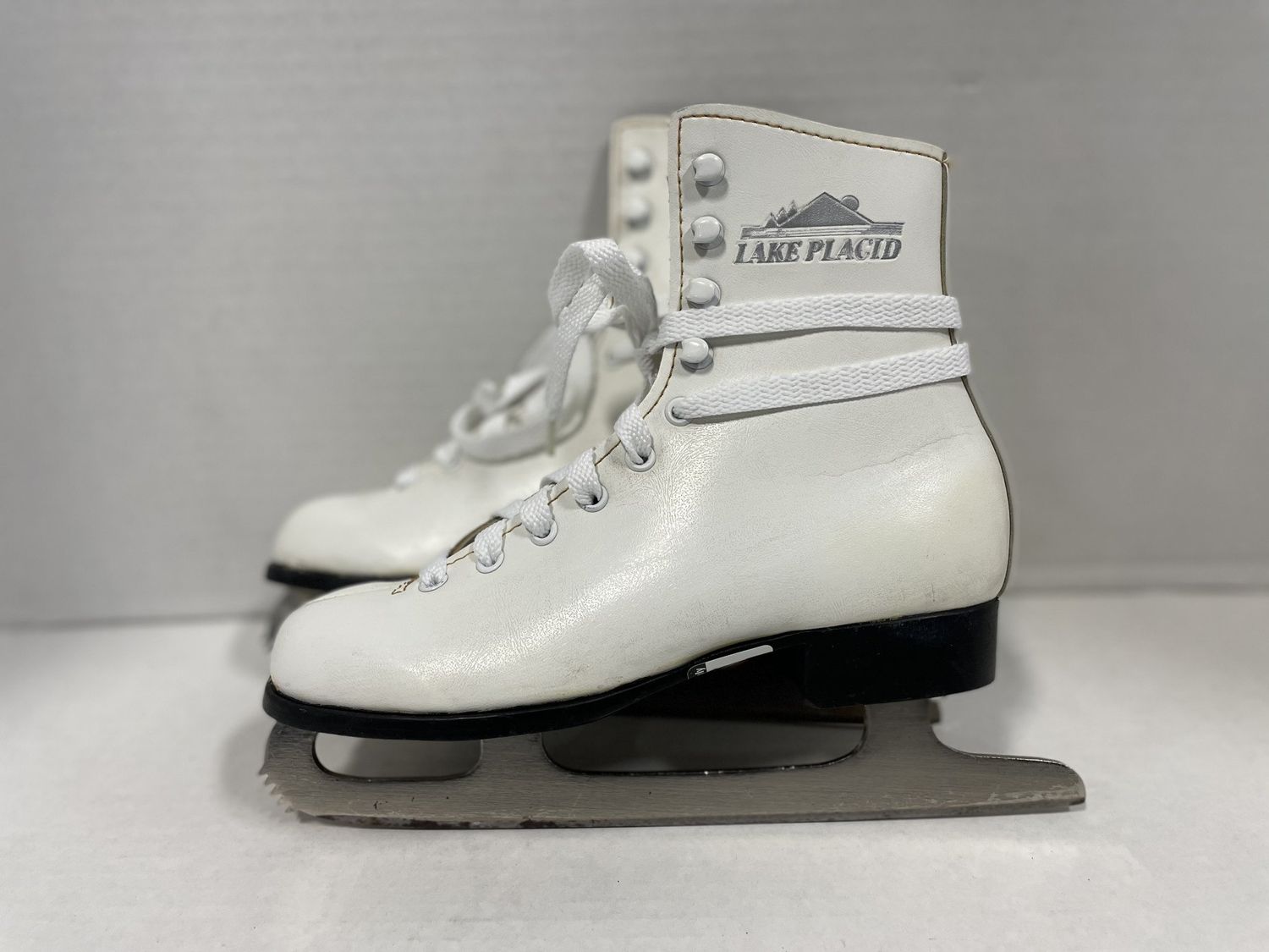 LAKE PLACID FIGURE SKATE SZ 2