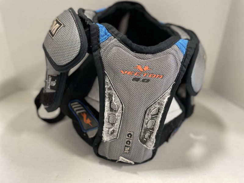 CCM VECTOR SHOULDER PADS JR. MD