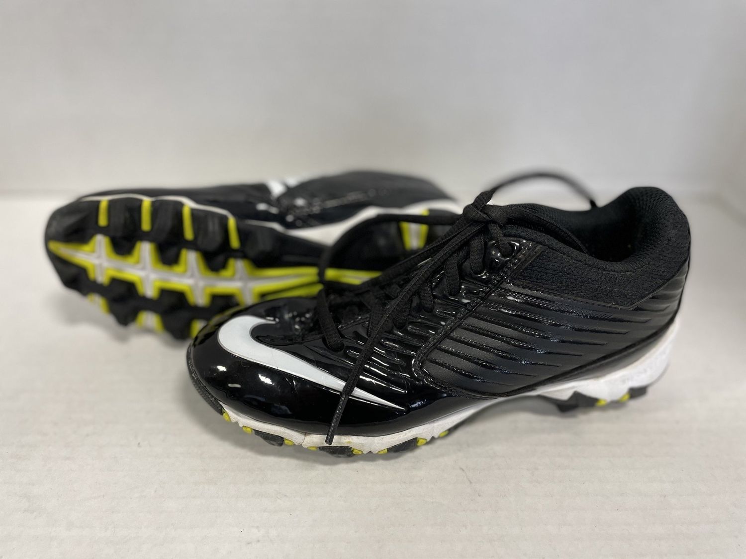 NIKE VAPOR SHARK FB CLEAT SZ 2.5