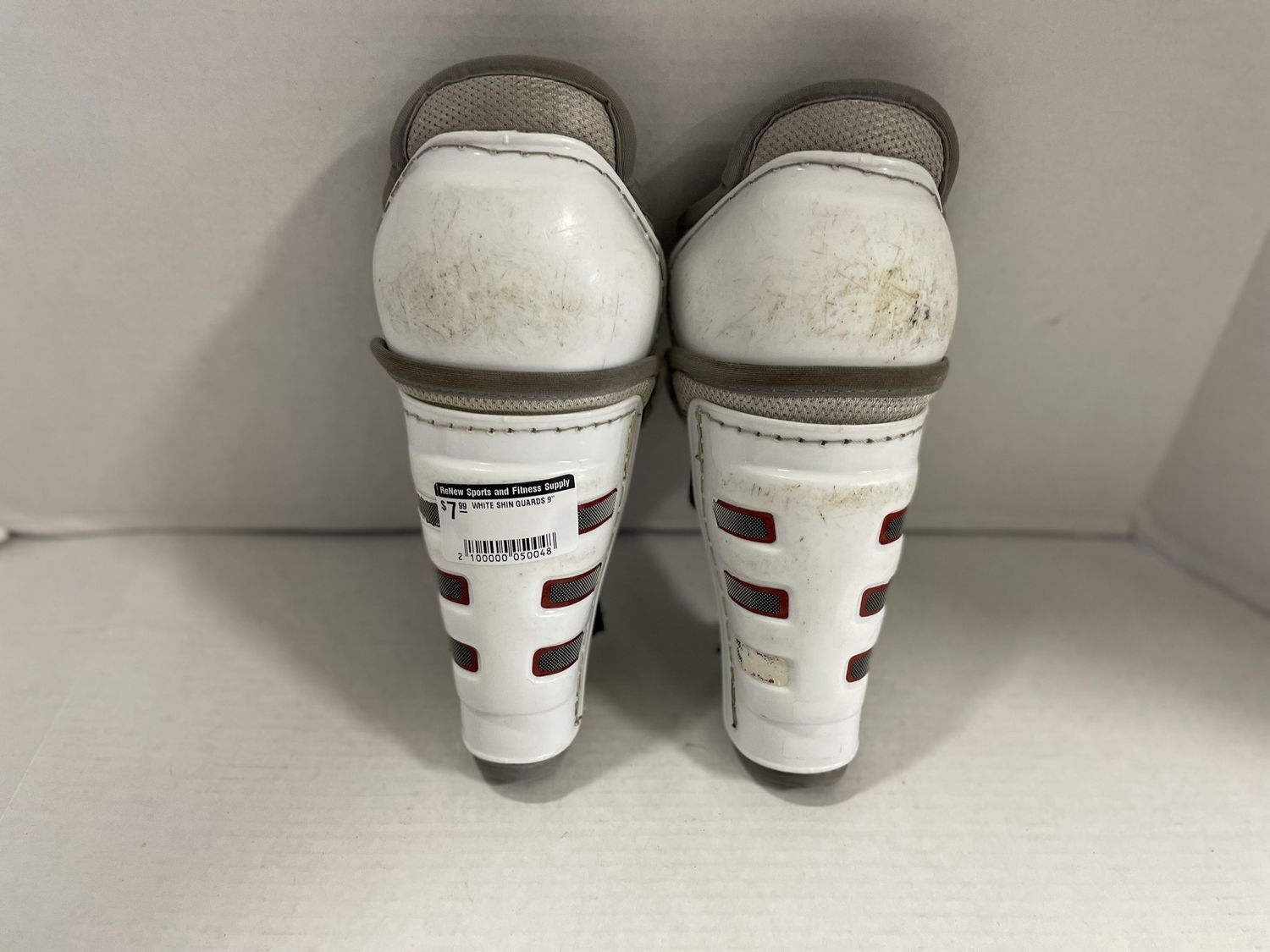 WHITE SHIN GUARDS 9&quot;