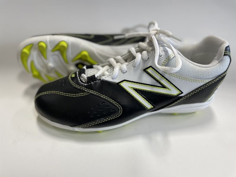 NEW BALANCE LX CLEAT SZ 5