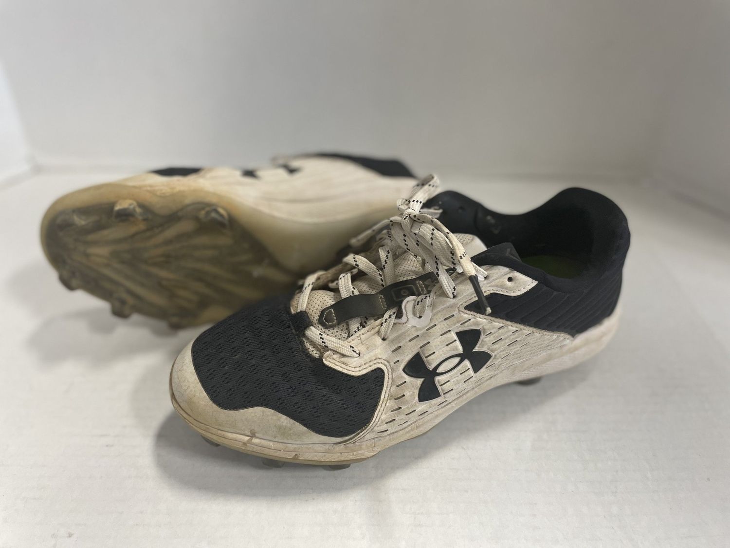 UNDER ARMOUR YARD BB CLEAT BLK/WHT SZ 8.5