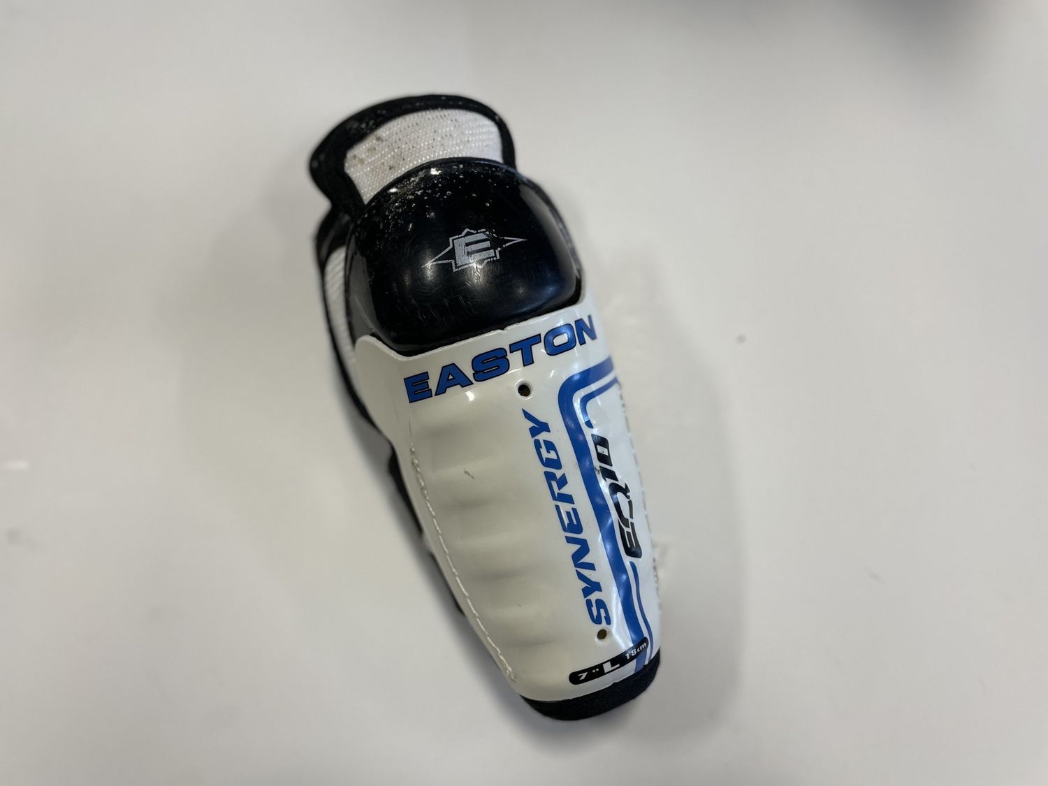 EASTON SYNERGY SHIN GUARD 7&quot;