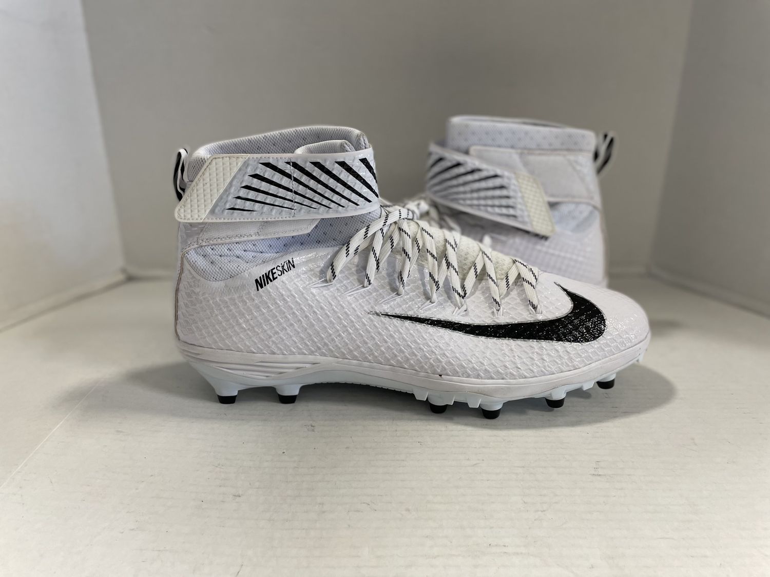 NIKE SKIN FOOTBALL CLEAT WHT SZ 18