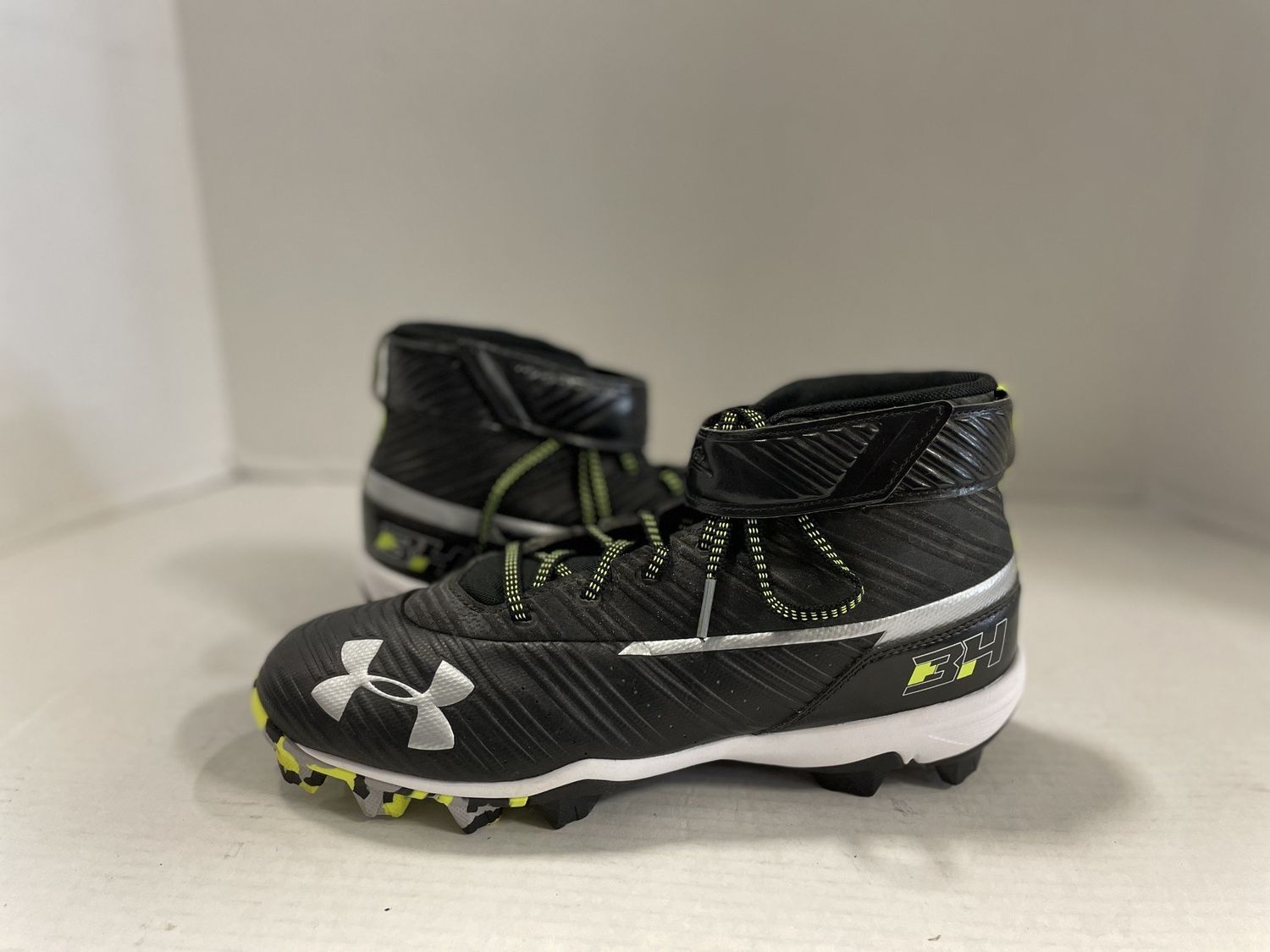 UNDER ARMOUR BH BASEBALL CLEAT SZ 8.5