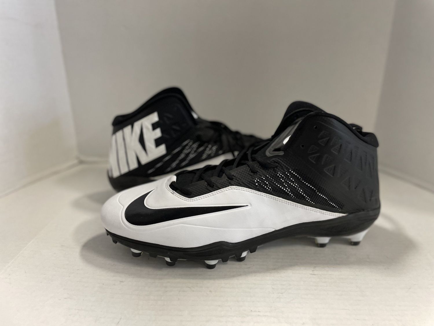NIKE FOOTBALL CLEAT BLK/WHT SZ 18