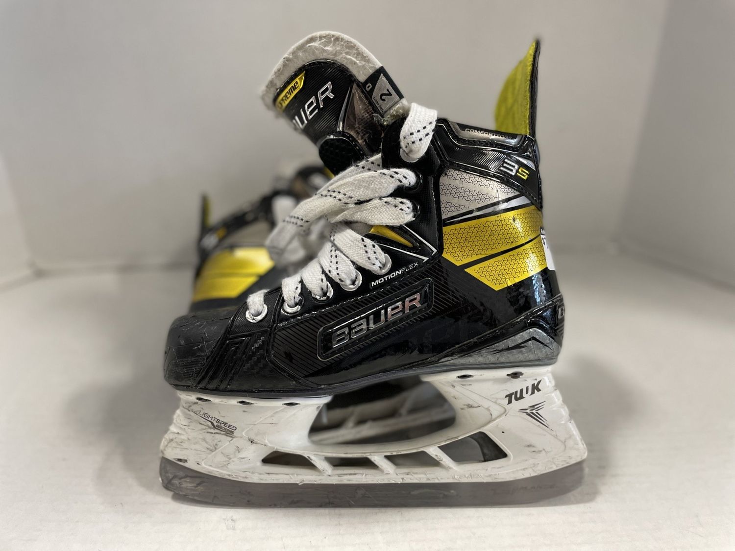 BAUER SUPREME 3S HOCKEY SKATE SZ 2