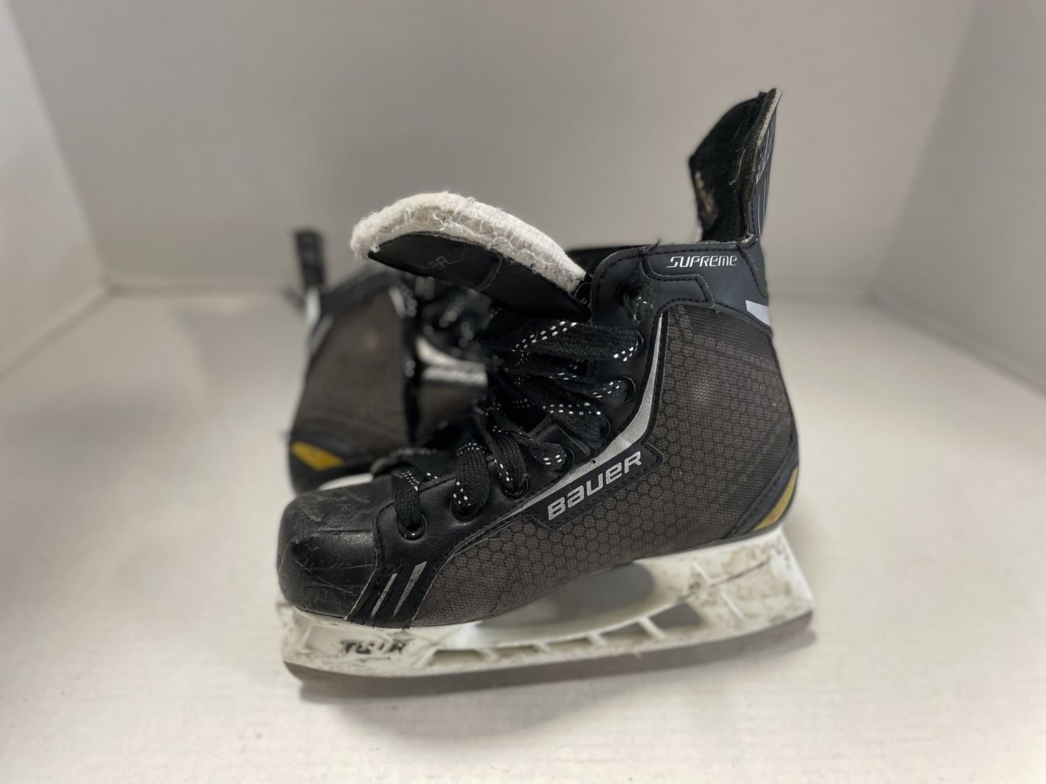 BAUER SUPREME ONE.4 SKATE SZ 4