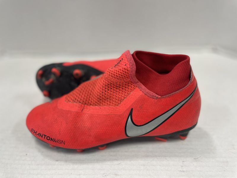NIKE PHANTOM VSN SHOE RED SZ 5.5