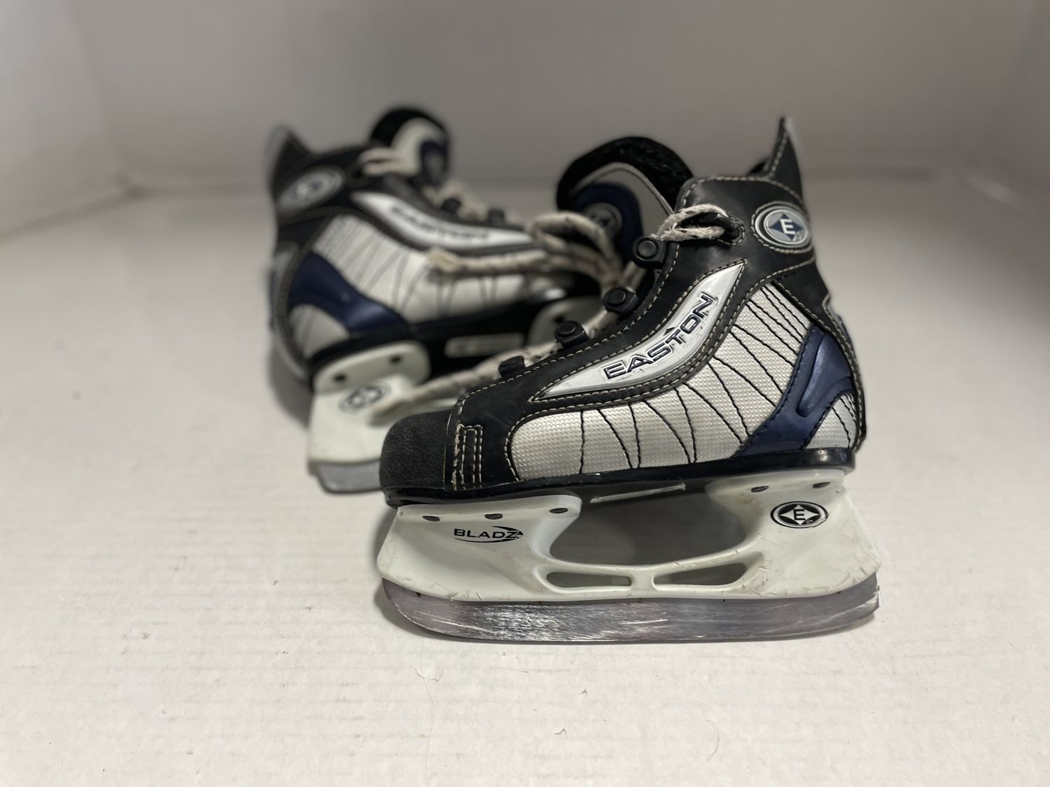 EASTON HOCKEY SKATE BLU/SIL SZ Y11