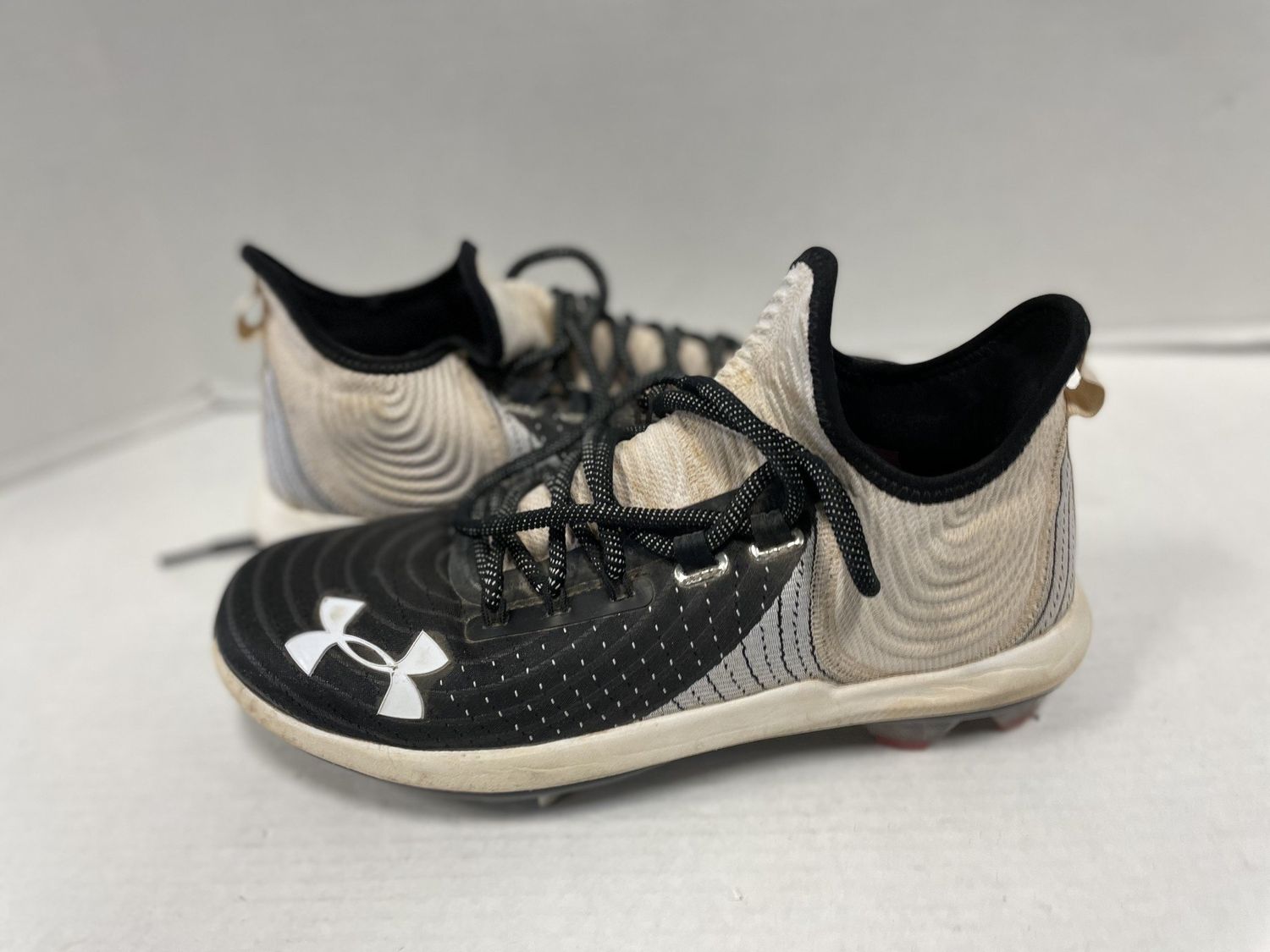 UNDER ARMOUR BASEBALL METAL CLEATS SZ 9.5