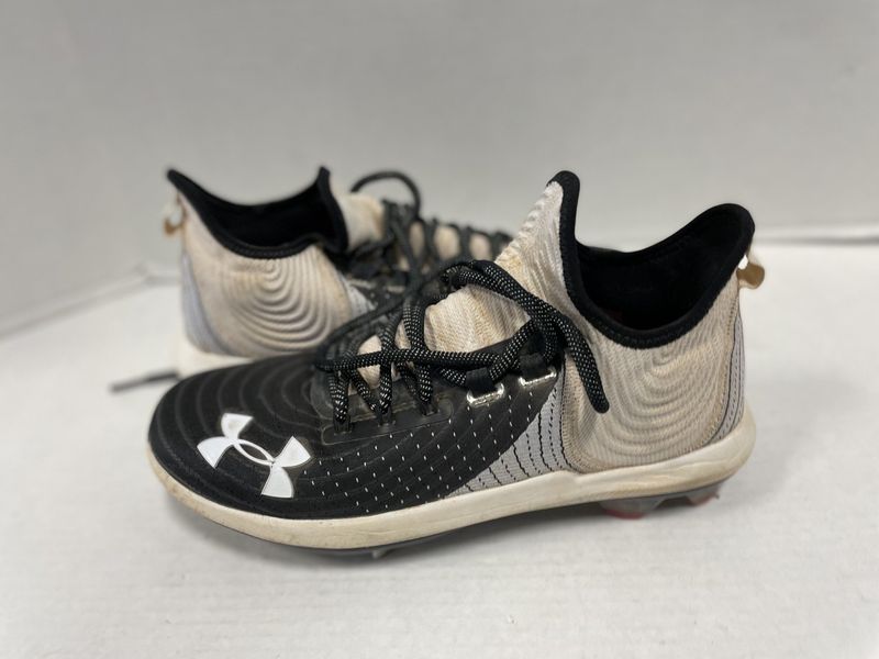 UNDER ARMOUR BASEBALL METAL CLEATS SZ 9.5