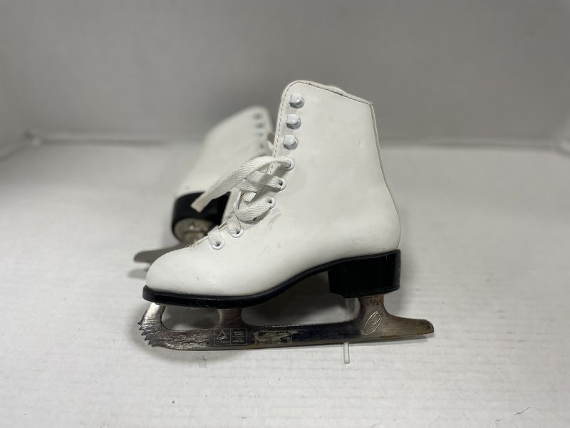 CCM COMPETITION FIGURE SKATE SZ Y10