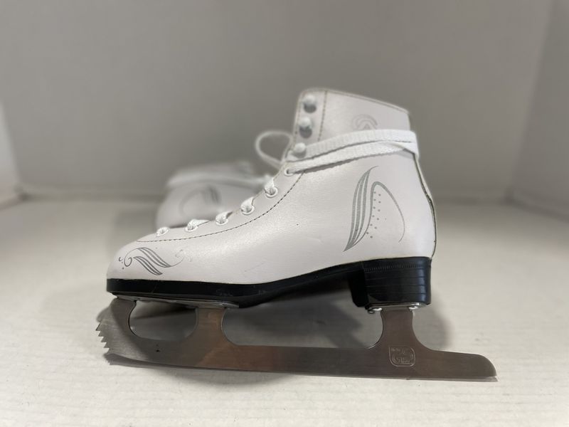 LAKE PLACID FIGURE SKATE SZ 2