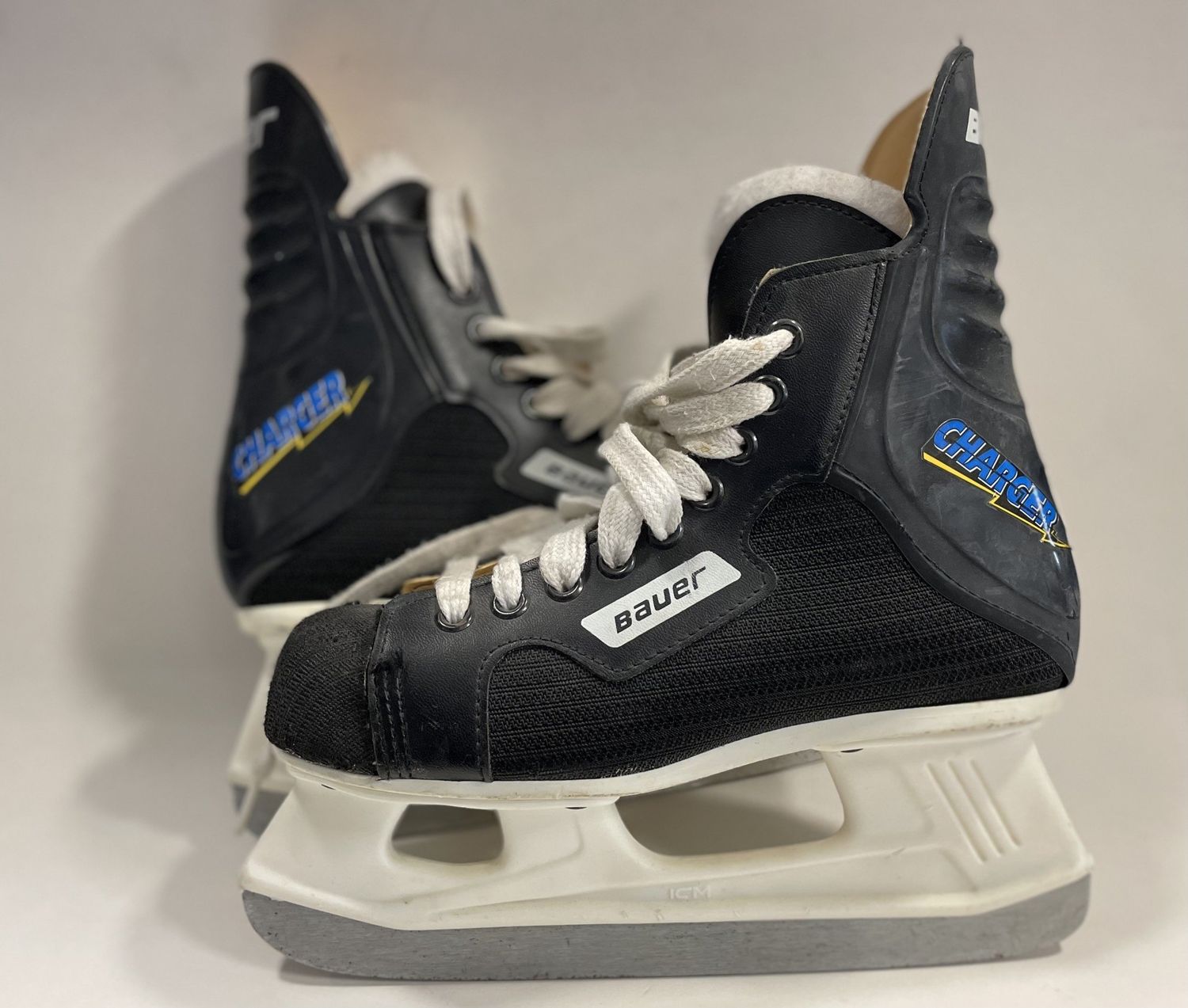 BAUER CHARGER SKATE SZ 4