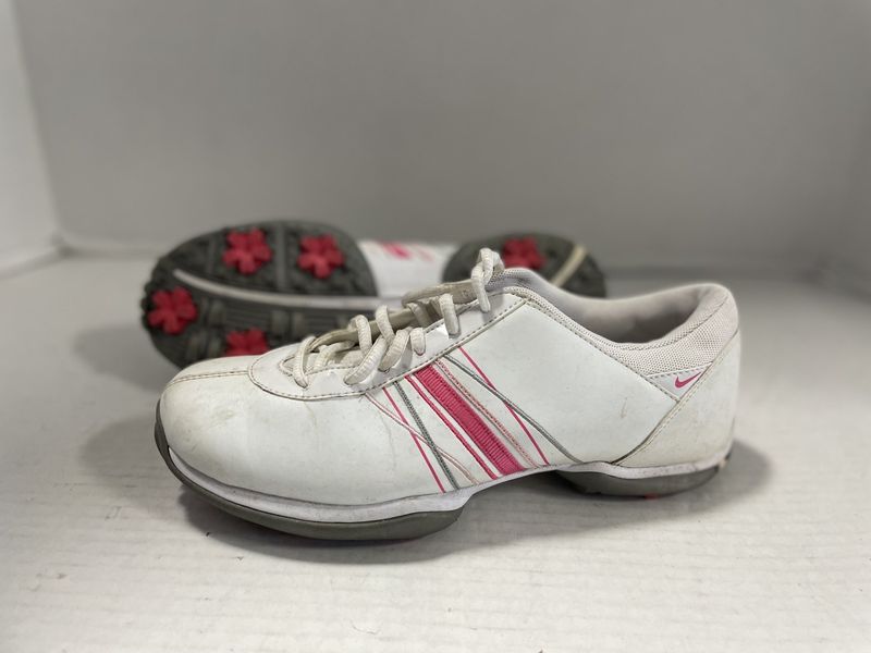 NIKE GOLF SHOE WHT/PNK SZ 6.5