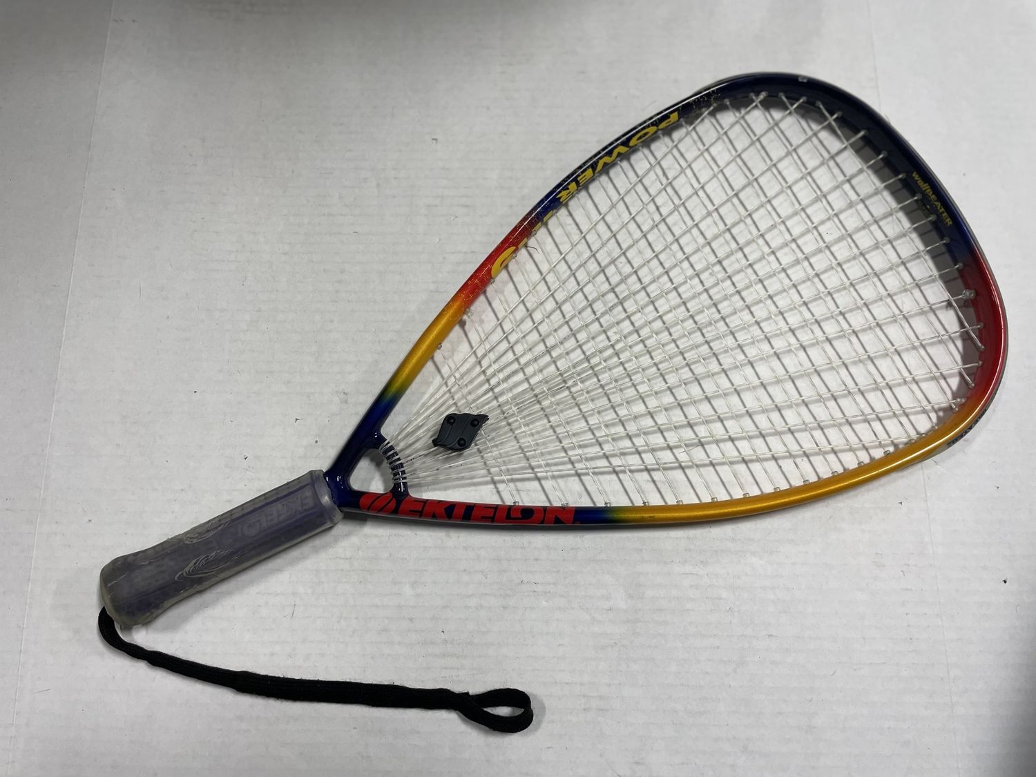 EKTELON WALL BEATER RAQUET