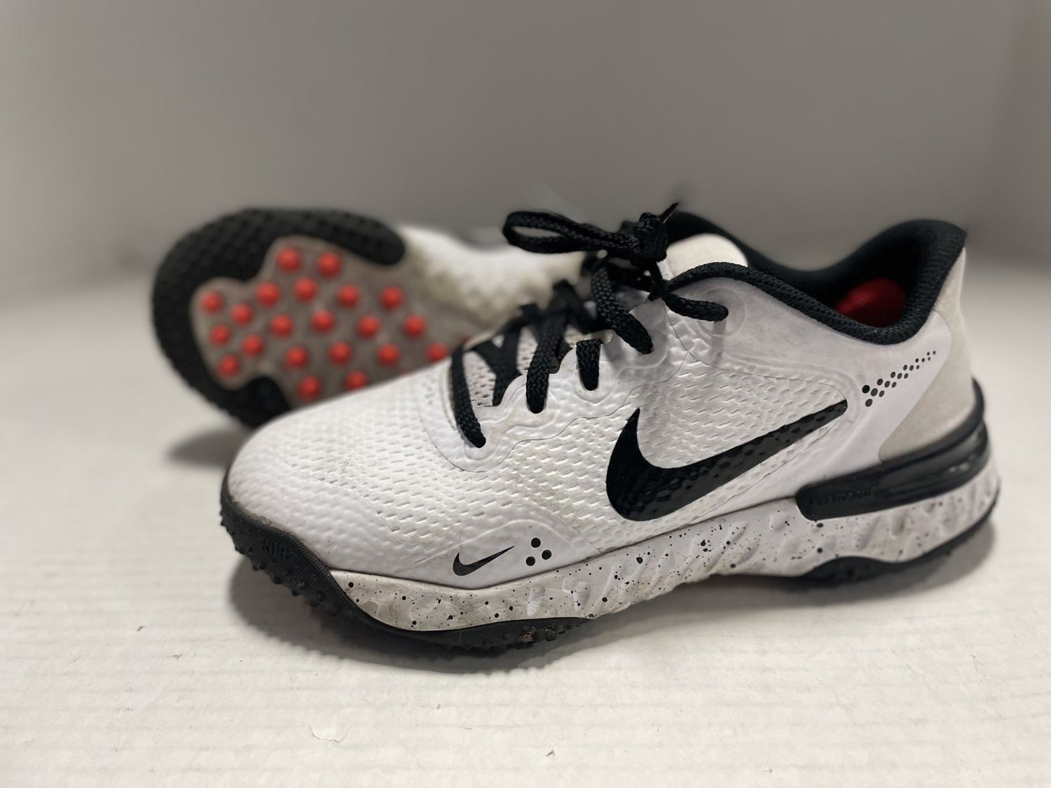 NIKE ALPHA TURF SHOE SZ 4.5