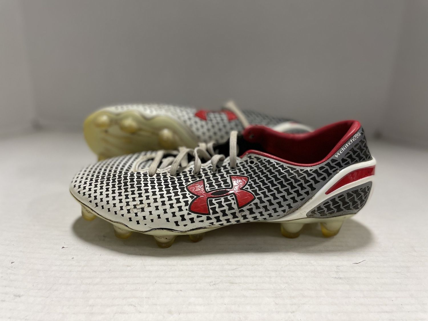 UNDER ARMOUR CLUTCH FIT SOCCER SHOE SZ 7.5