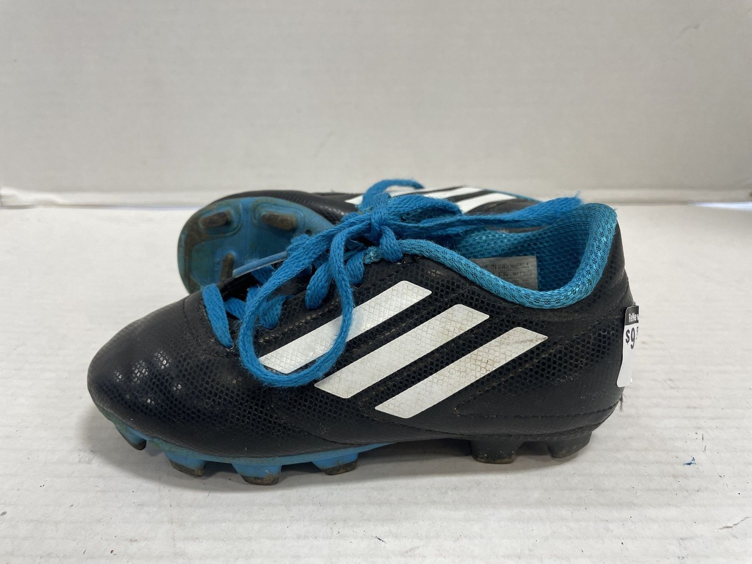ADIDAS SOCCER SHOE SZ Y11