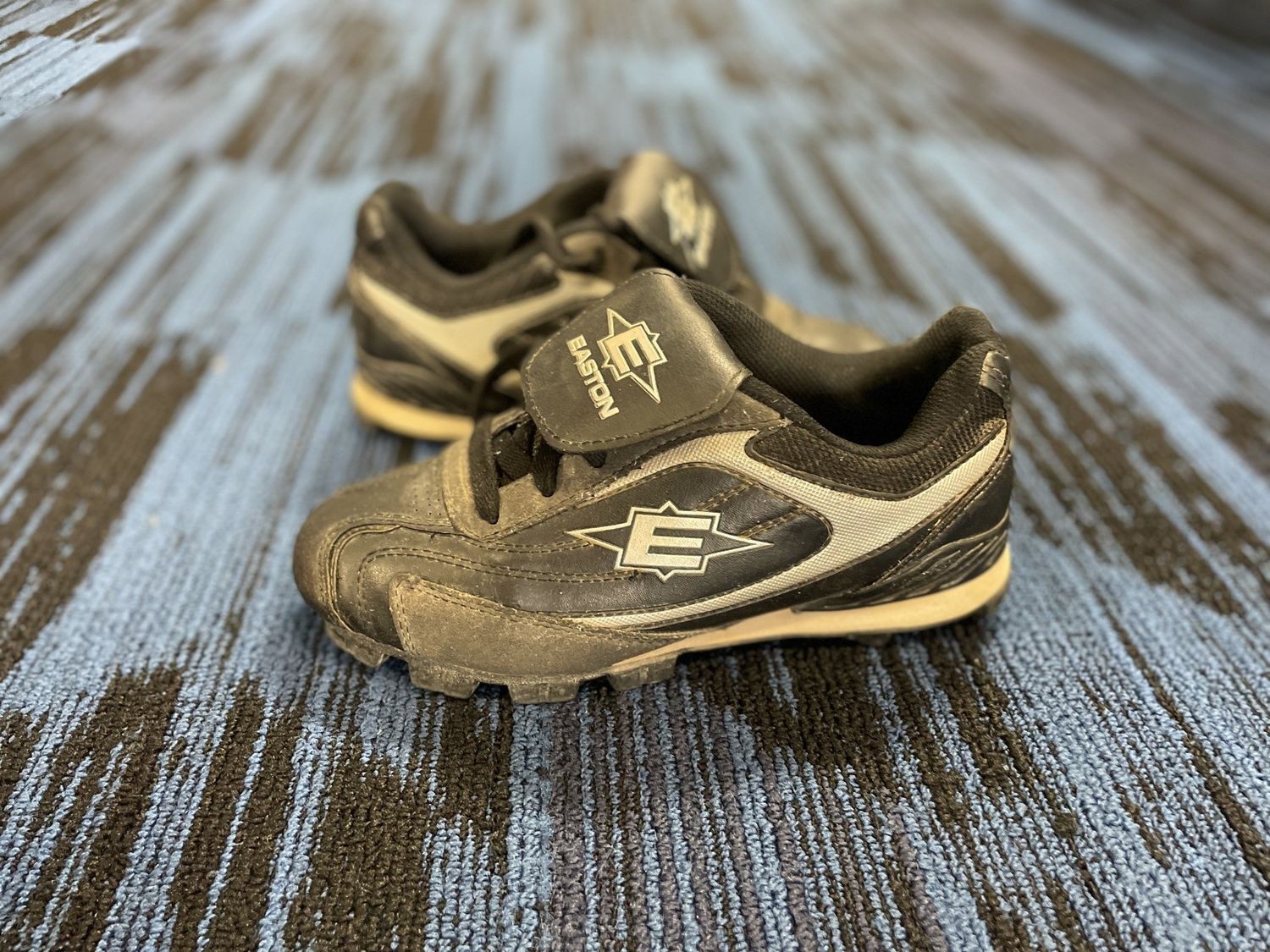 EASTON BASEBALL CLEAT SZ 5