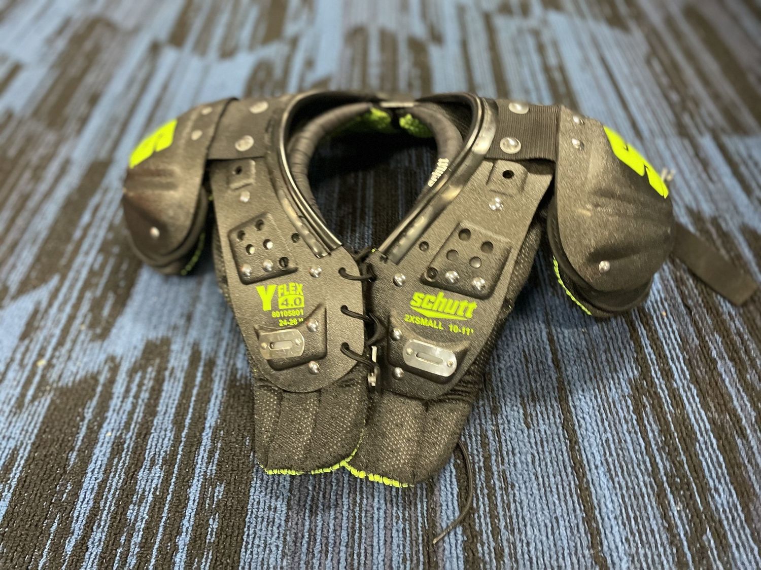 SCHUTT Y-FLEX SHOULDER PADS 40LB