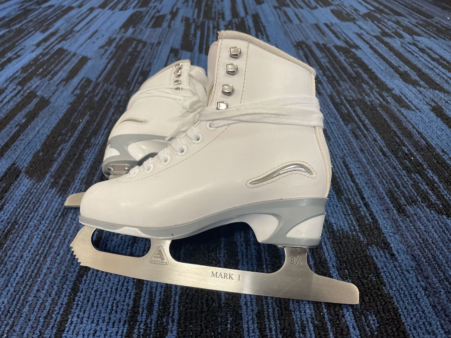 JACKSON 450 FIGURE SKATE SZ 2