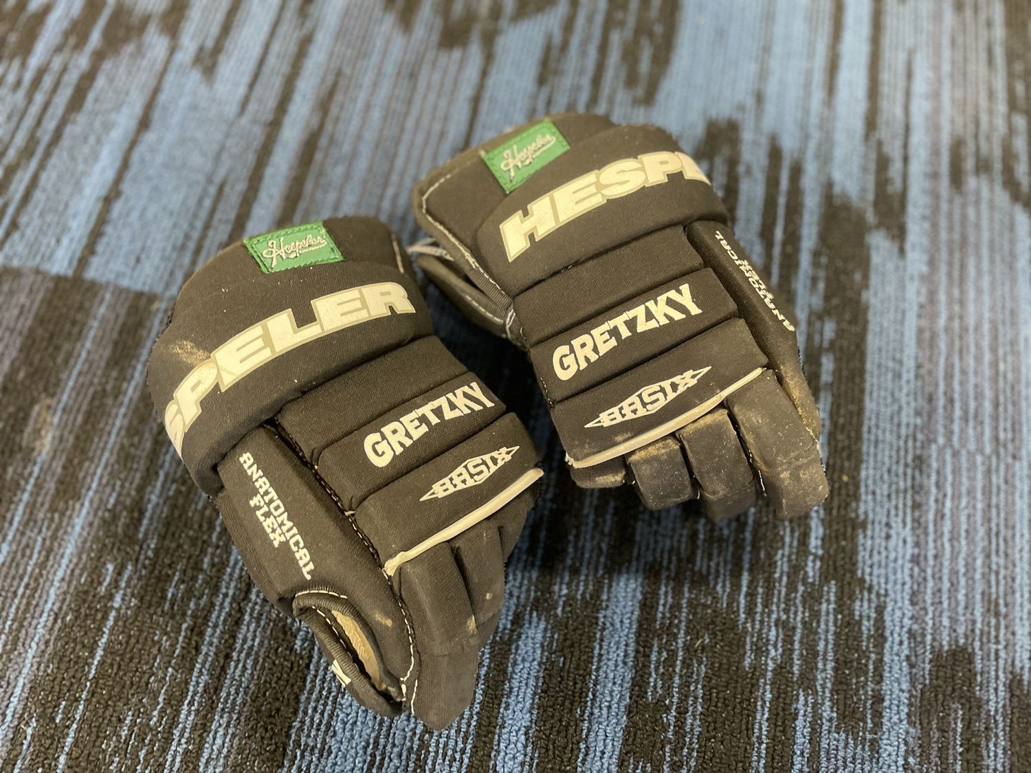 HESPELER GRETZKY GLOVES 11&quot;