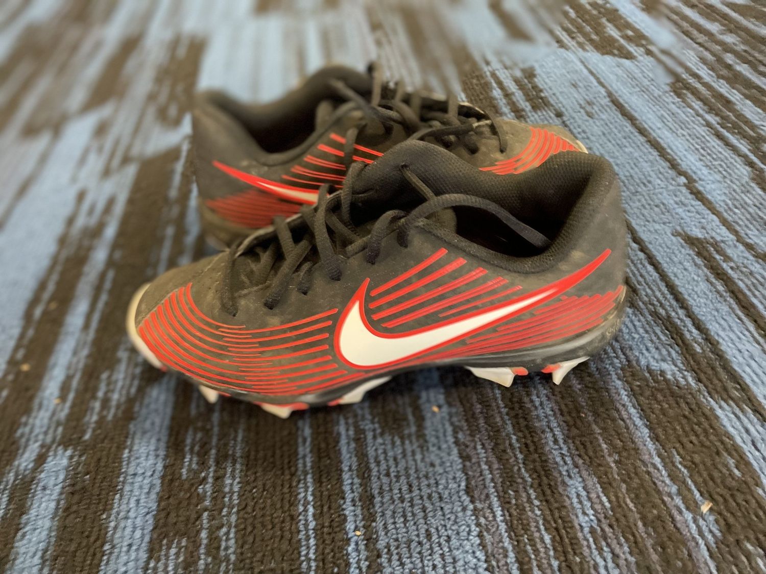 NIKE SB CLEAT SZ 5 NEON RED