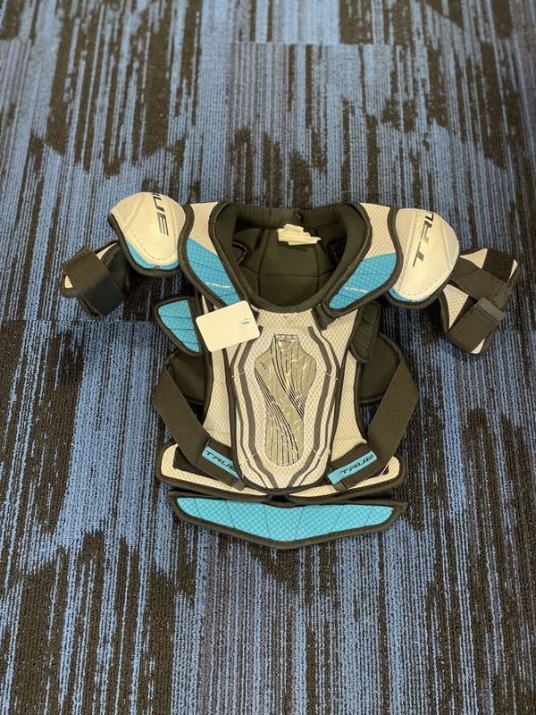 TRUE AX5 SHOULDER PADS JR MEDIUM