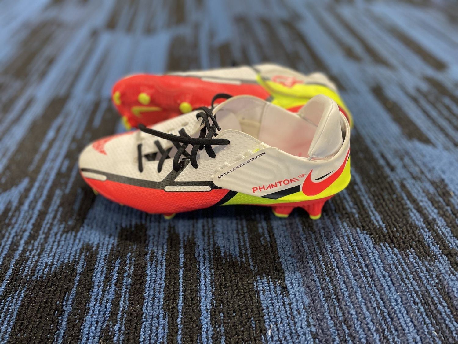 NIKE PHANTOM SOCCER SHOE SZ 5