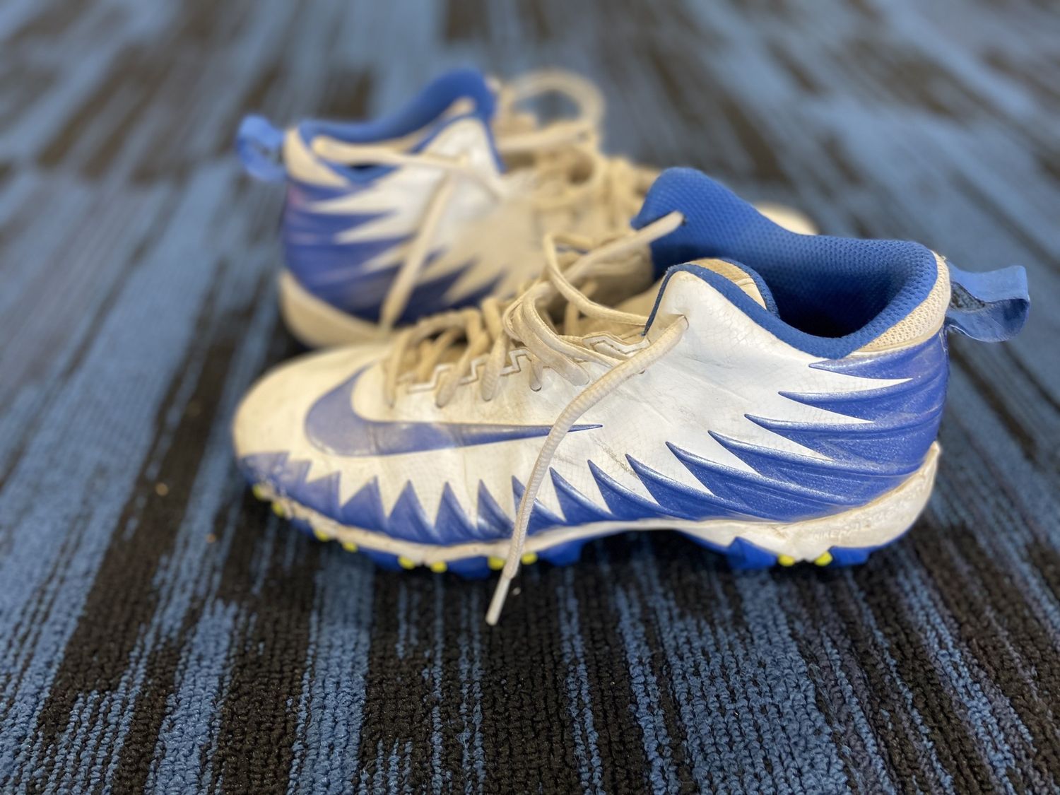 NIKE FOOTBALL CLEAT SZ 5.5 ROY