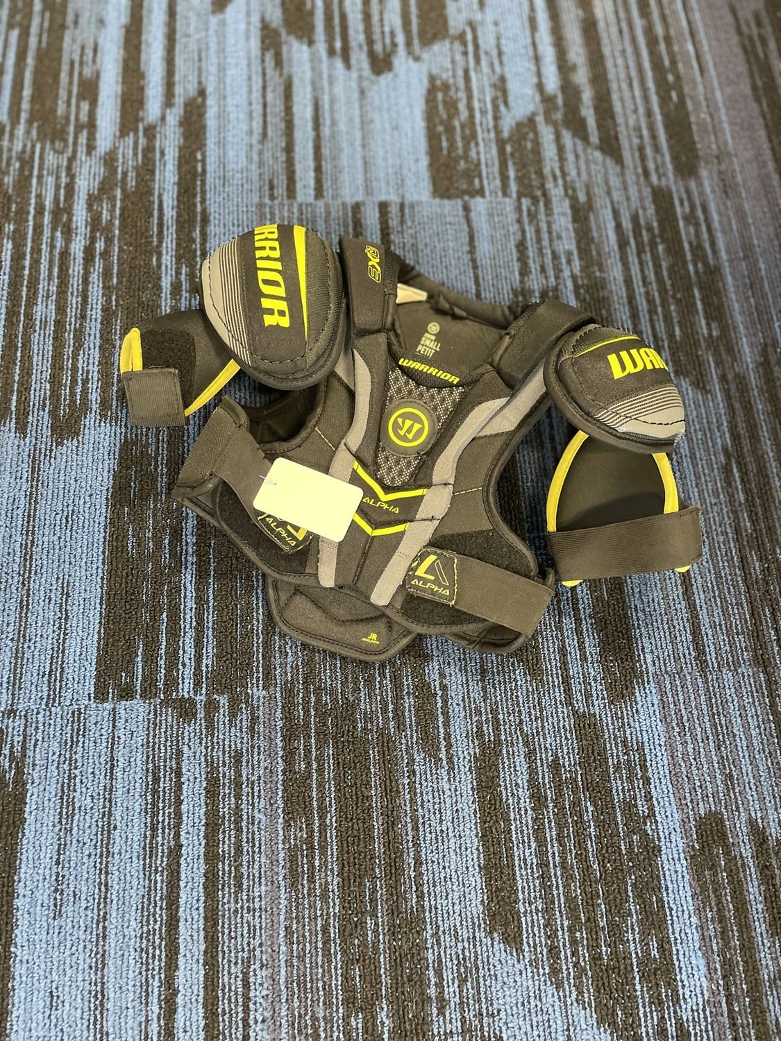 WARRIOR ALPHA SHOULDER PADS JUNIOR SMALL
