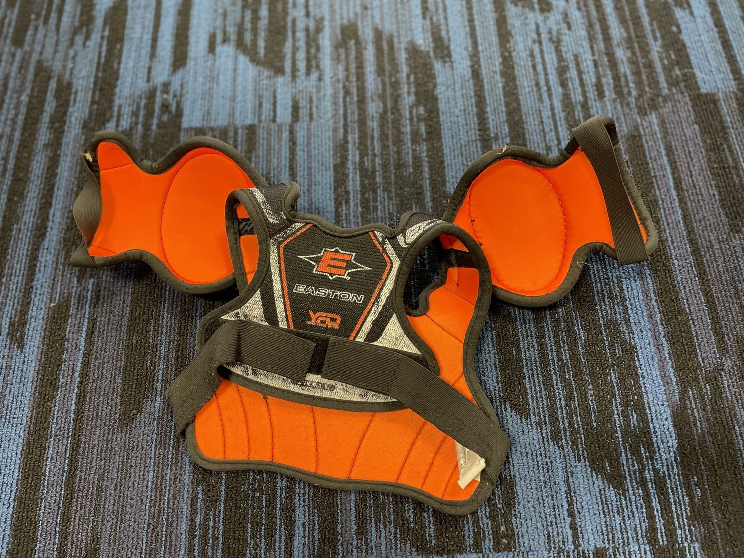 EASTON MAGNUM SHOULDER PAD YTH SM